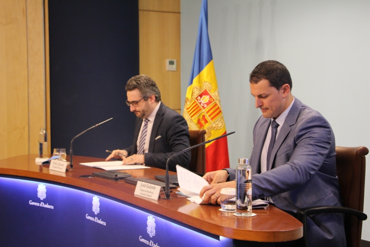 El ministre portaveu, Eric Jover, i el ministre de Presidència, Economia i Empresa, Jordi Gallardo, durant la roda de premsa posterior al consell de ministres.